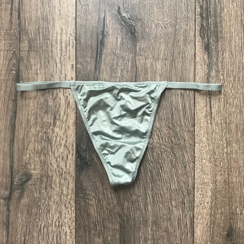 🆕 Victoria’s Secret V-String Panty